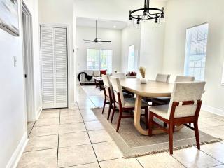 Tampa 5BR Gem - Close to Beach, Parks & Fun - 9