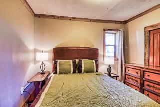 Rustic & Cozy 1BR one block from Main Street - 2