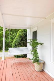 Farmhouse Getaway with Chickens 15 min 2 Beach & DT - 2