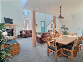 2 Bed Cabin Fireplace Lodgepole Pines - 7