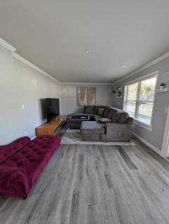 CulDeSec Home 4BR 3 Half Baths Sleeps 7 Jacuzzi tub - 0