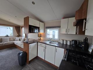 Superb 8 Berth Caravan At St Osyth Beach, Essex Ref 28001G - 0