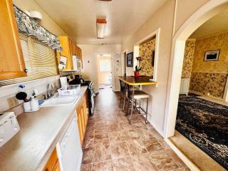 2br bike storage pet friendly walk to main st - 8