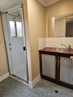 Valley Retreat - 1
