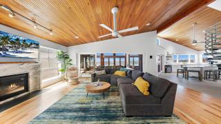 Sun-Kissed Beach House Your Off-Season Waterfront - 3