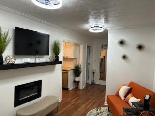 Hibiscus Retreat - Queen bed guest unit - 2