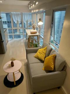 Spacious 1BR Loft with Flex Room in BGC - 2
