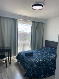 Toronto Full Bed in a Room - Midtown - 8