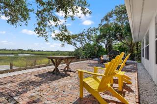 Waterfront Serenity Steps to Beach Fire Pit BBQ - 9