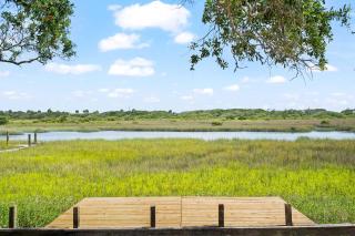 Waterfront Serenity Steps to Beach Fire Pit BBQ - 8