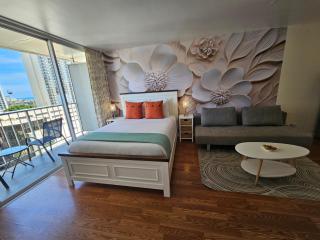 Marine Surf 13th Renovated with Small Parking Space - 5