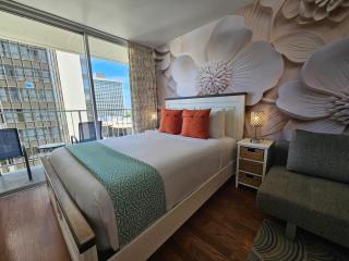 Marine Surf 13th Renovated with Small Parking Space - 7