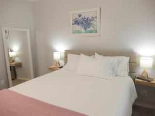 Flamingo Lane House - Entire House 3BD2BA w Peloton & Tesla Chgr - 8