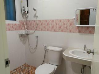 ศุภักษรอพาร์ทเม้นและสระว่ายน้ำ Supakson apartement and pools - 1