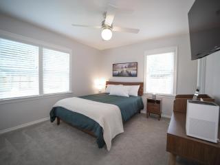 Flamingo Lane House - Entire House 3BD2BA w Peloton & Tesla Chgr - 7