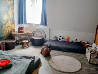 Familien FEWO Spielzimmer Balkon nahe Freizeitpark Plohn DZ eig Bad Küche gratis Kaffee Sitzecke Gemeinschaftspool im Garten Frühstückskorb auf Anfrage - 4