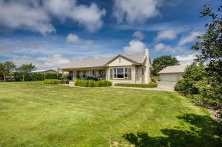 Walk to wineries - large home - 1