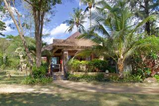 Hotel and Beach Bungalow at Lanta Resort - 1