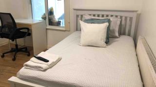 96TR Comfy room with double bed Edmonton Green - 2