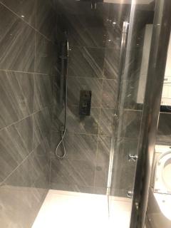 96TR Double bed bedroom - Edmonton green - 3