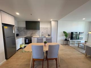 Canberra CBD modern new 2B apartment free Parking - 3