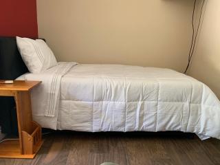 Garden View Cozy Studio unit WIFI single bed, kitchenette full Bathroom very private - 3