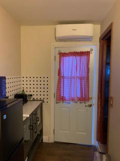Garden View Cozy Studio unit WIFI single bed, kitchenette full Bathroom very private - 7