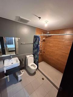 2BR Suite with Balcony near PICC MOA NAIA - 3