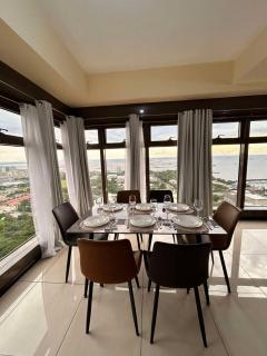 2BR Suite with Balcony near PICC MOA NAIA - 1