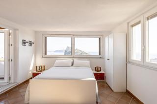 Mansarda con terrazza davanti castello aragonese - 9