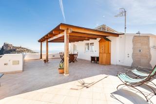 Mansarda con terrazza davanti castello aragonese - 4