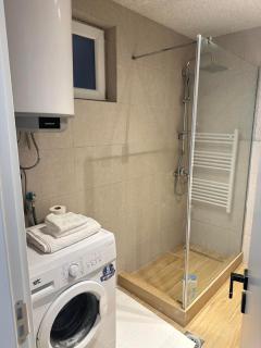 Regina's Modern Two-Bedroom Apartment in Center - 5