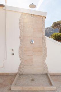 Mansarda con terrazza davanti castello aragonese - 1