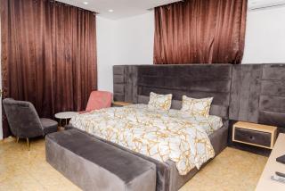 VistaStay Lekki - 4