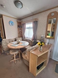 Mark and Teresa's 8 berth caravan on Coral Beach Ingoldmels - 9