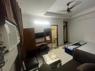 FM Hotels - Karol Bagh - 2