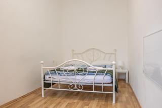 Modern 2BR Vienna Apartment Top Location & WiFi - 4