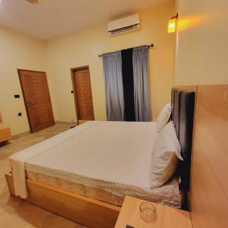 White Rose BNB Near Expo Centre - 1