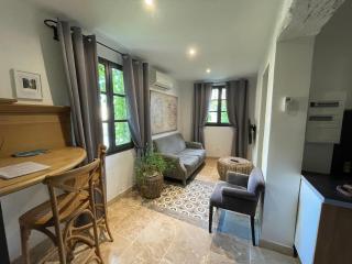 Charmant appartement dans bel immeuble HP Les Oliviers-5 - 0