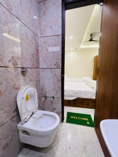 Shaurya Inn Hotel - 5 Min walk from Golden Temple - 4