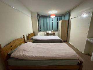 Budget Stay In Luton 02 04 - 0