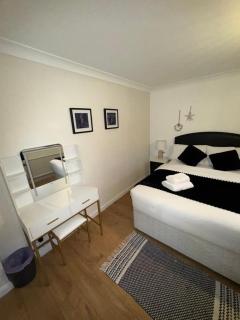 The Cozy Home - Ifield - 5