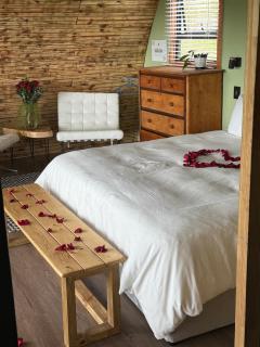 La Vita Romantic Getaway Cabin - 2