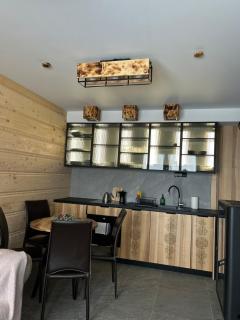 Schronisko Zmysłów - Apartament 1 - 2