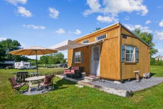 Cozy Tiny Home Retreat on Shenandoah Valley Farm cabin - 0
