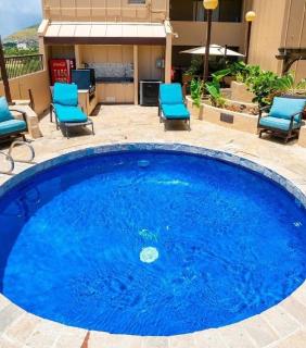 Beachy Modern 2-Bedroom Sun-Kissed MV condo - 7