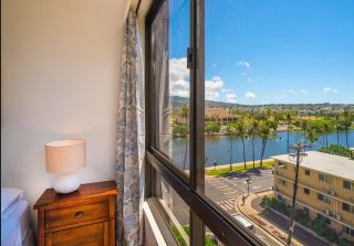 Beachy Modern 2-Bedroom Sun-Kissed MV condo - 4