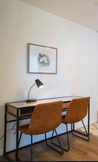 Beachy Modern 2-Bedroom Sun-Kissed MV condo - 2