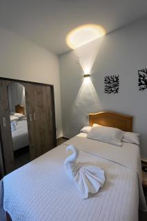 Cozy bedroom overlooking downtown & the Nile - 1