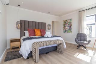 Relax in comfort and style with a swimming pool, aircons and braai room - 6